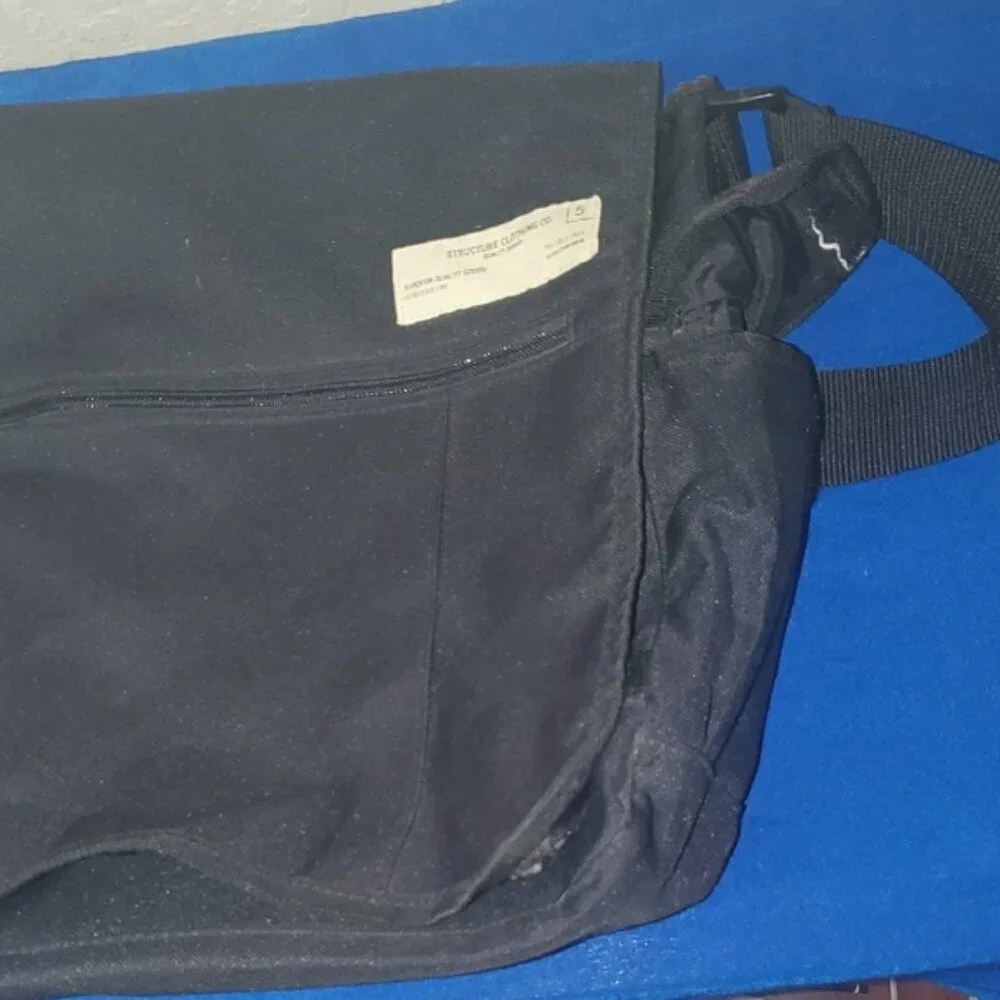 VTG Structure Black messenger bag